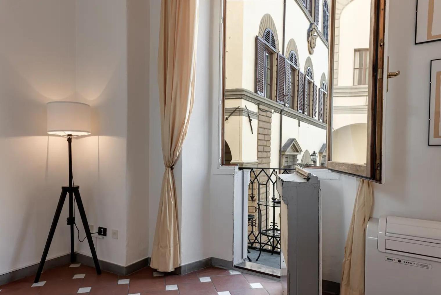 Balcony Bijoux Appartement